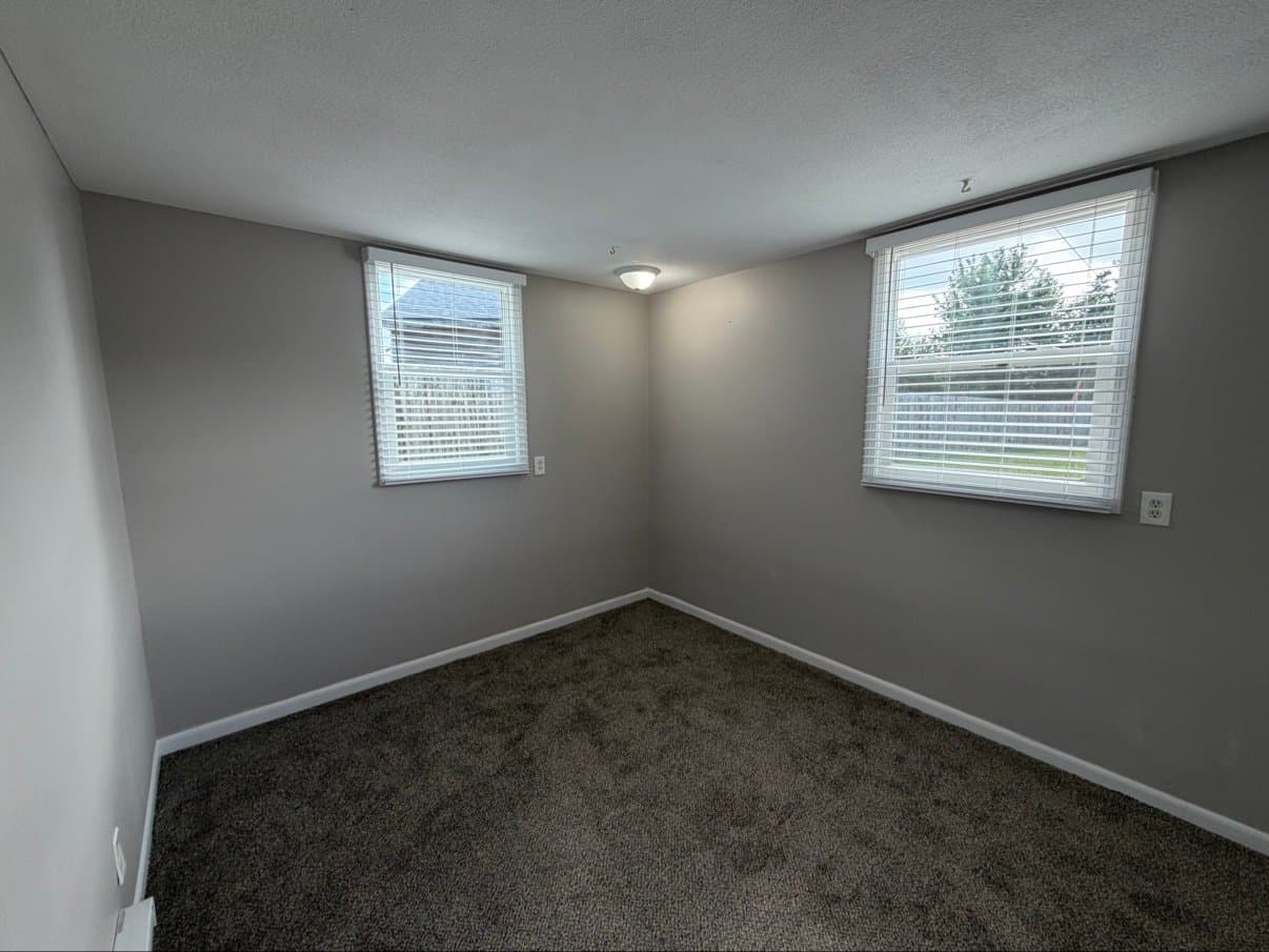 Ankeny Apartment: 1202 SE Belmont Dr