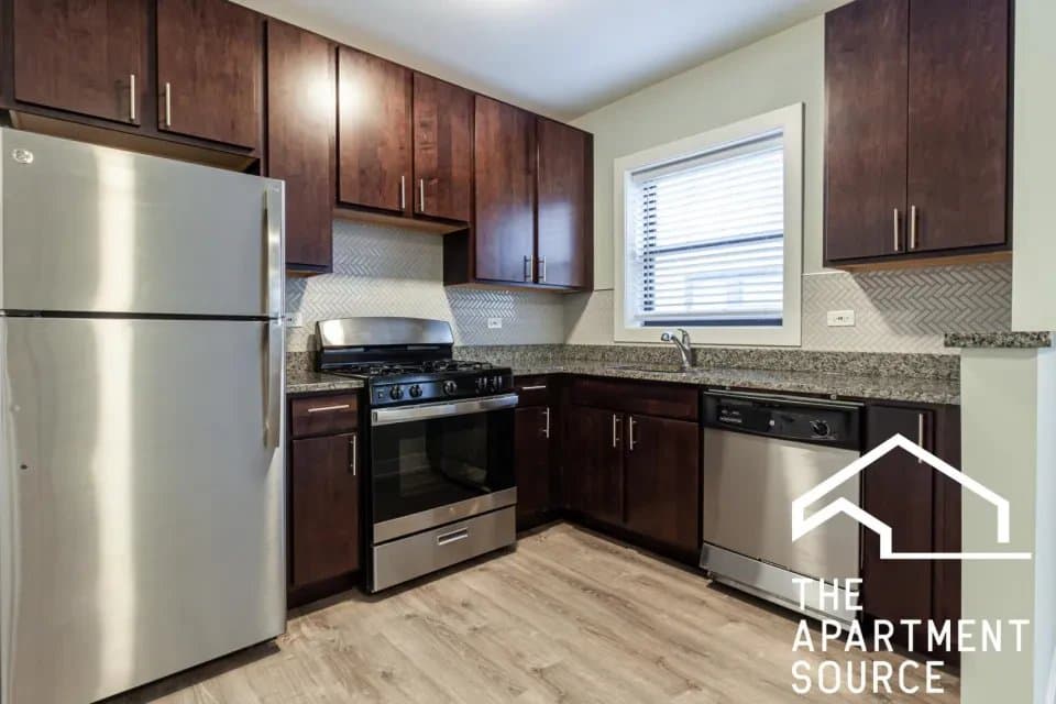 Chicago Apartment: 707 West Brompton Avenue #36 Chicago, IL 60657