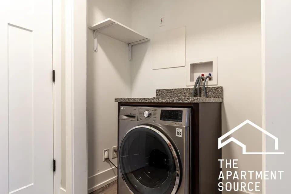 Chicago Apartment: 707 West Brompton Avenue #36 Chicago, IL 60657