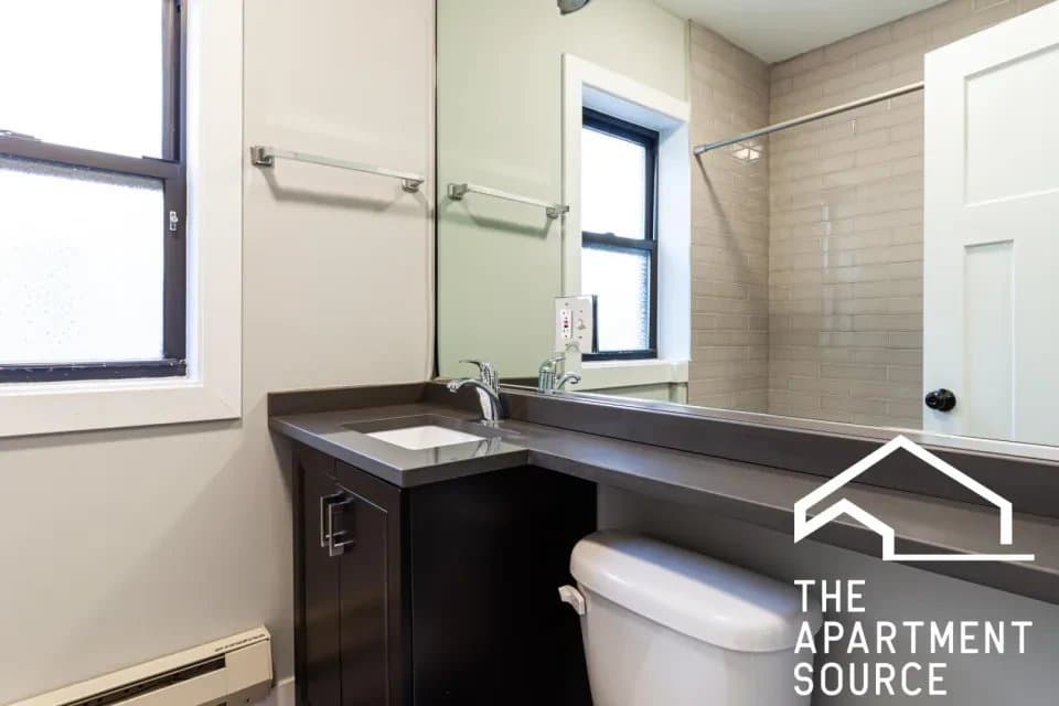 Chicago Apartment: 707 West Brompton Avenue #36 Chicago, IL 60657