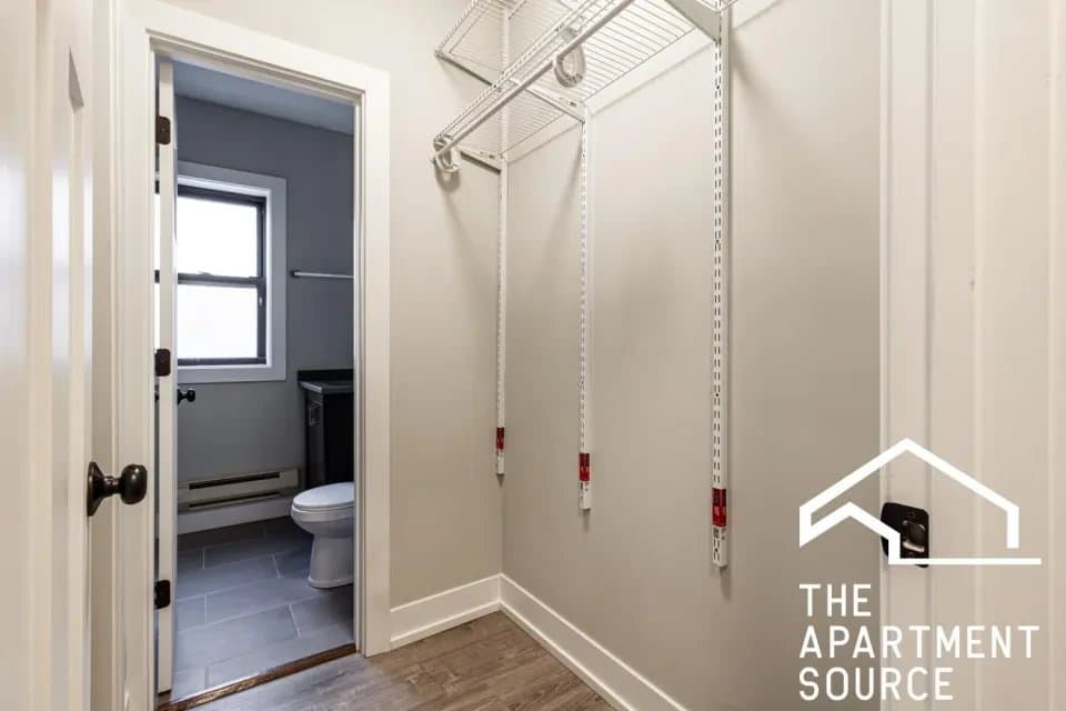 Chicago Apartment: 707 West Brompton Avenue #36 Chicago, IL 60657