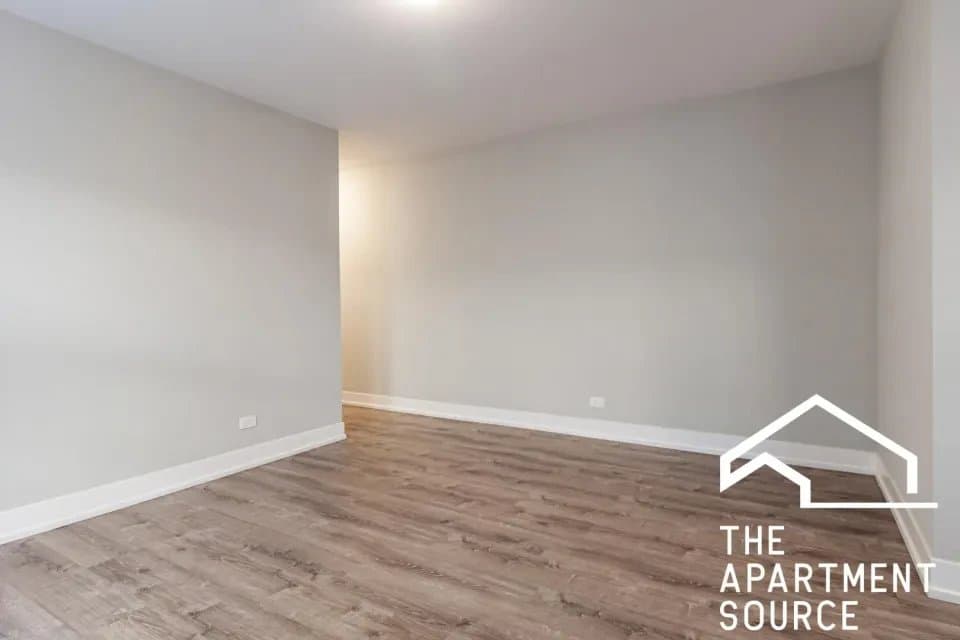 Chicago Apartment: 707 West Brompton Avenue #36 Chicago, IL 60657