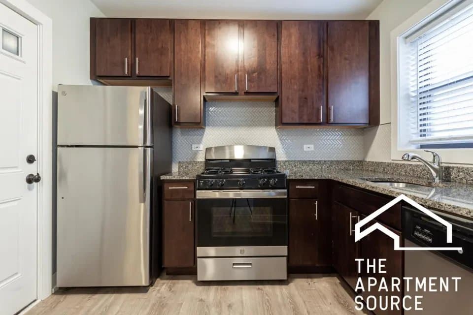 Chicago Apartment: 707 West Brompton Avenue #36 Chicago, IL 60657