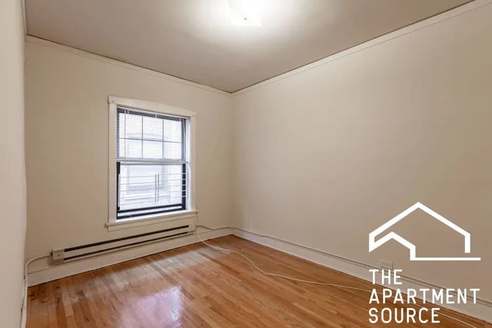 Evanston Apartment: 1315 Oak Avenue #J2 Evanston, IL 60201