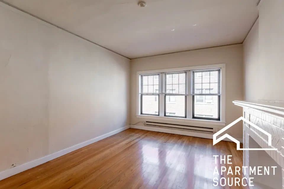 Evanston Apartment: 1315 Oak Avenue #J2 Evanston, IL 60201