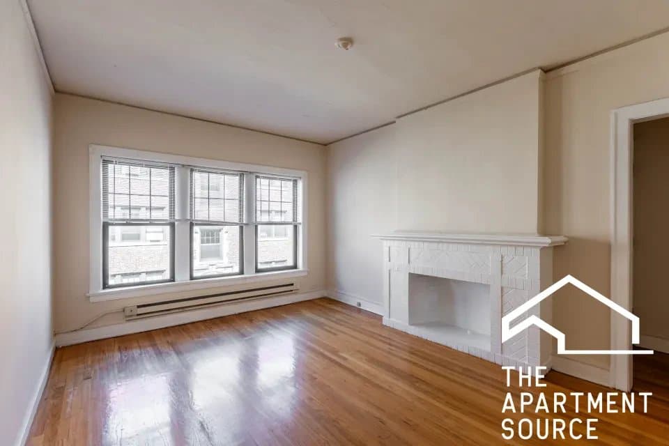 Evanston Apartment: 1315 Oak Avenue #J2 Evanston, IL 60201