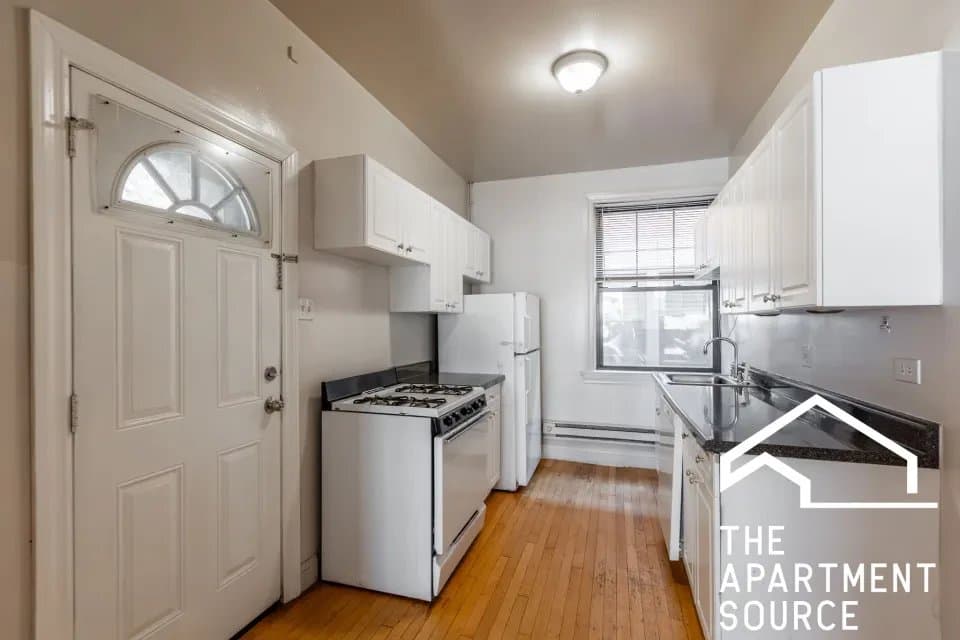 Evanston Apartment: 1315 Oak Avenue #J2 Evanston, IL 60201