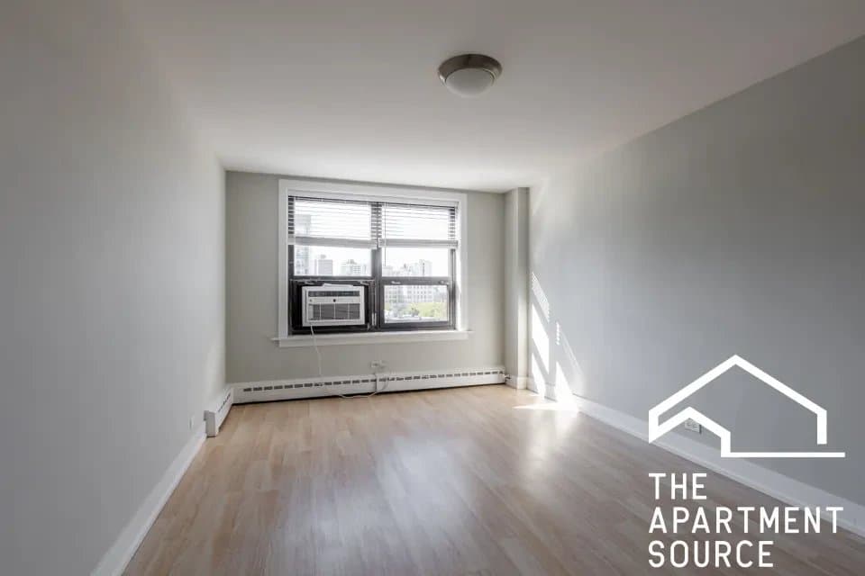 Chicago Apartment: 445 West Wellington Avenue #01D Chicago, IL 60657