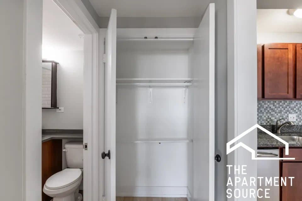 Chicago Apartment: 445 West Wellington Avenue #01D Chicago, IL 60657