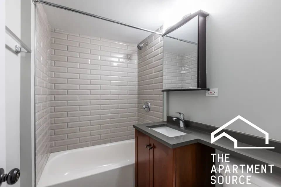 Chicago Apartment: 445 West Wellington Avenue #01D Chicago, IL 60657