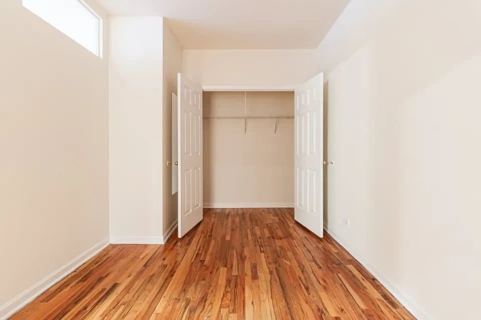 Chicago Apartment: 917 West Dakin Street #304 Chicago, IL 60613