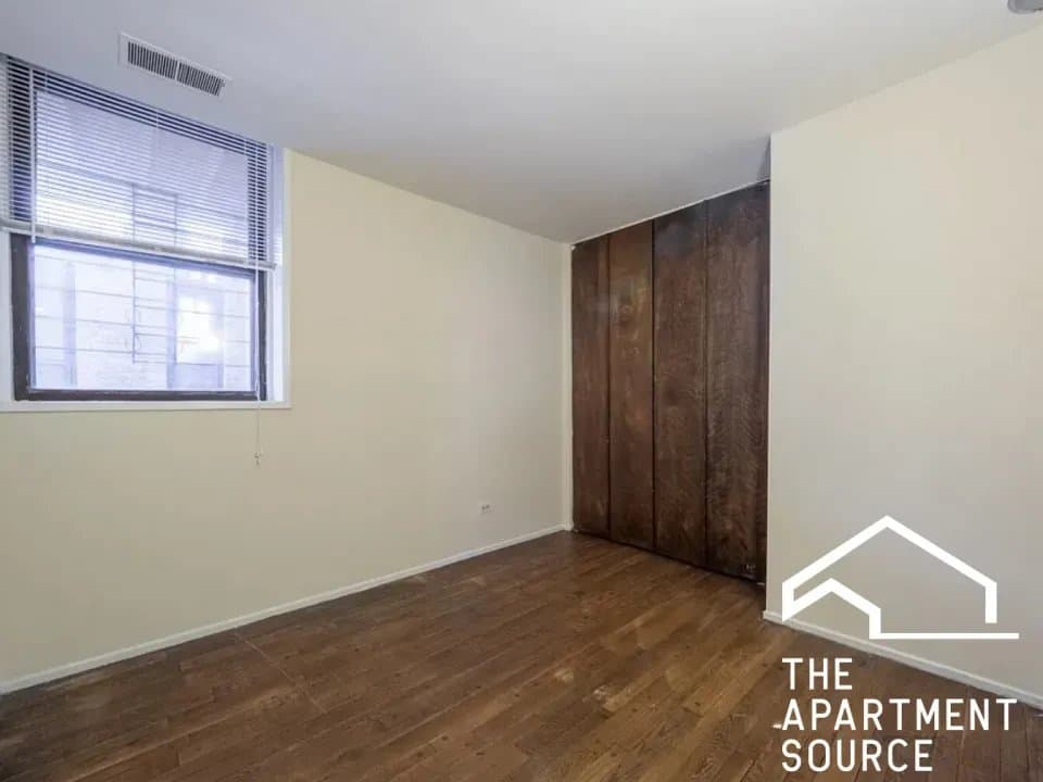 Chicago Apartment: 604 West Surf Street #3 Chicago, IL 60657