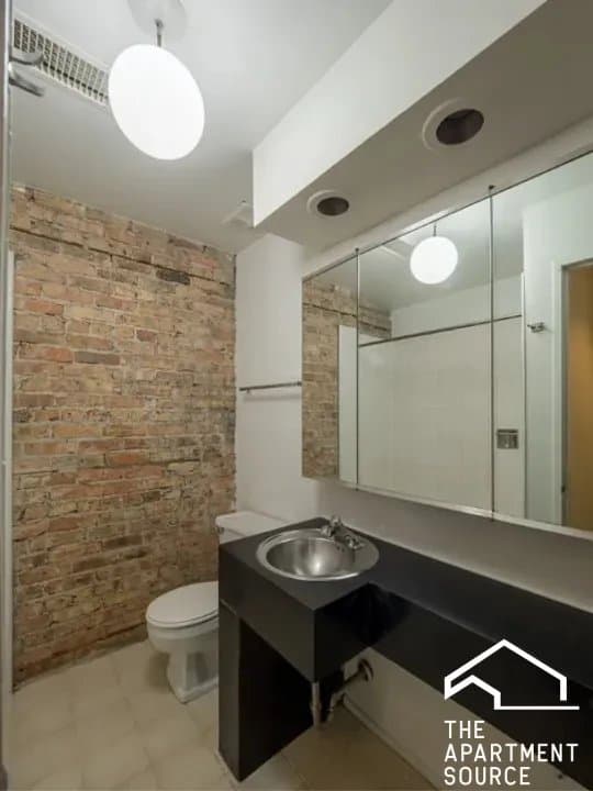 Chicago Apartment: 604 West Surf Street #3 Chicago, IL 60657