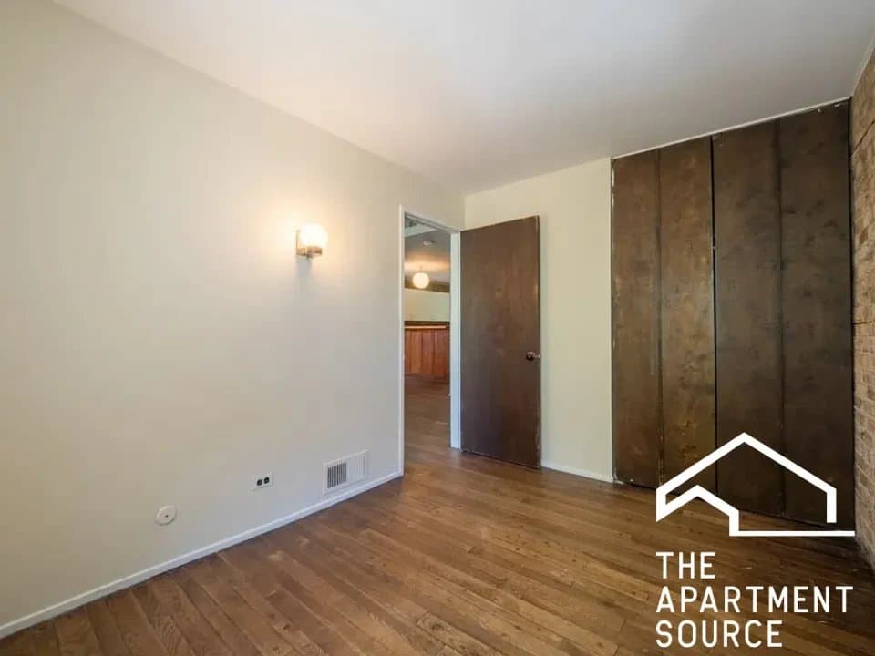 Chicago Apartment: 604 West Surf Street #3 Chicago, IL 60657