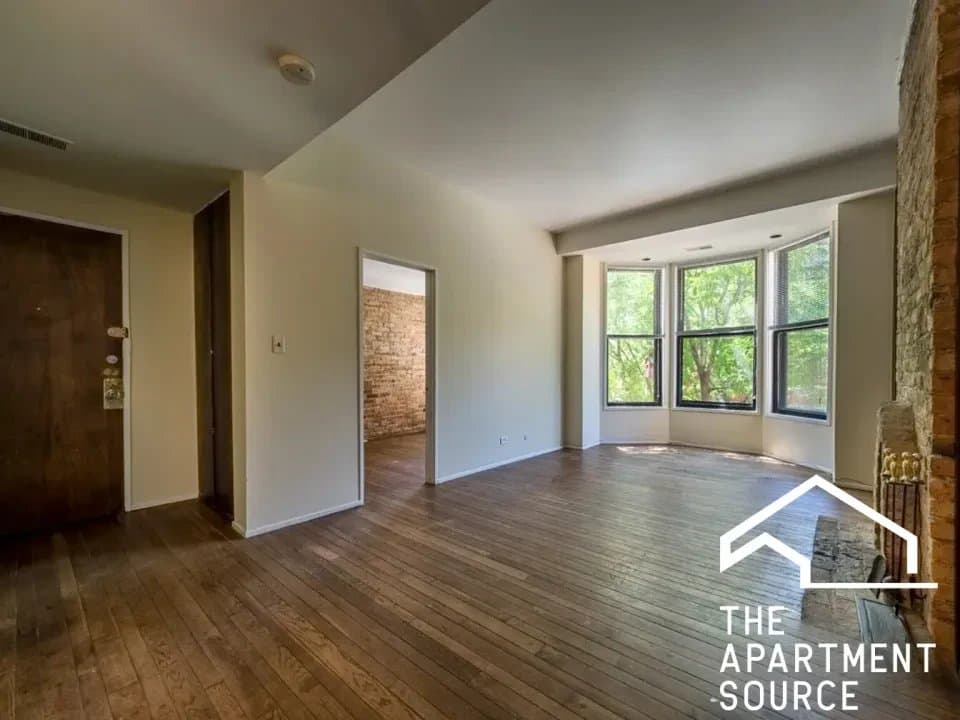 Chicago Apartment: 604 West Surf Street #3 Chicago, IL 60657