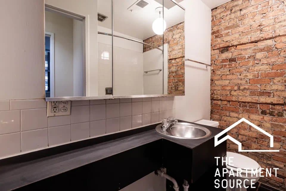 Chicago Apartment: 604 West Surf Street #3 Chicago, IL 60657