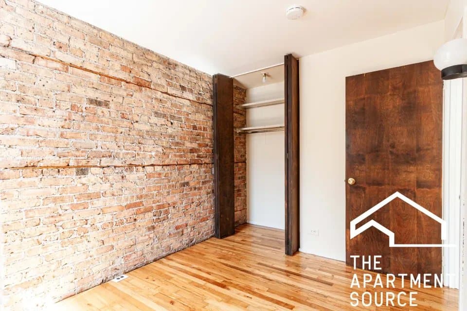 Chicago Apartment: 604 West Surf Street #3 Chicago, IL 60657