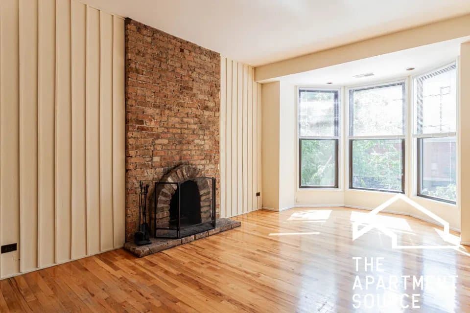 Chicago Apartment: 604 West Surf Street #3 Chicago, IL 60657