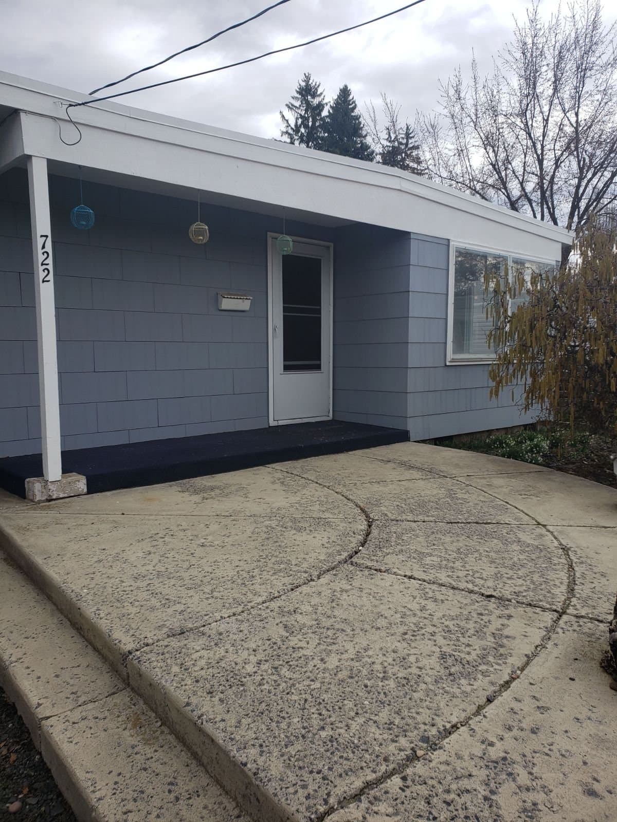 Moscow House: 722 White Pl
