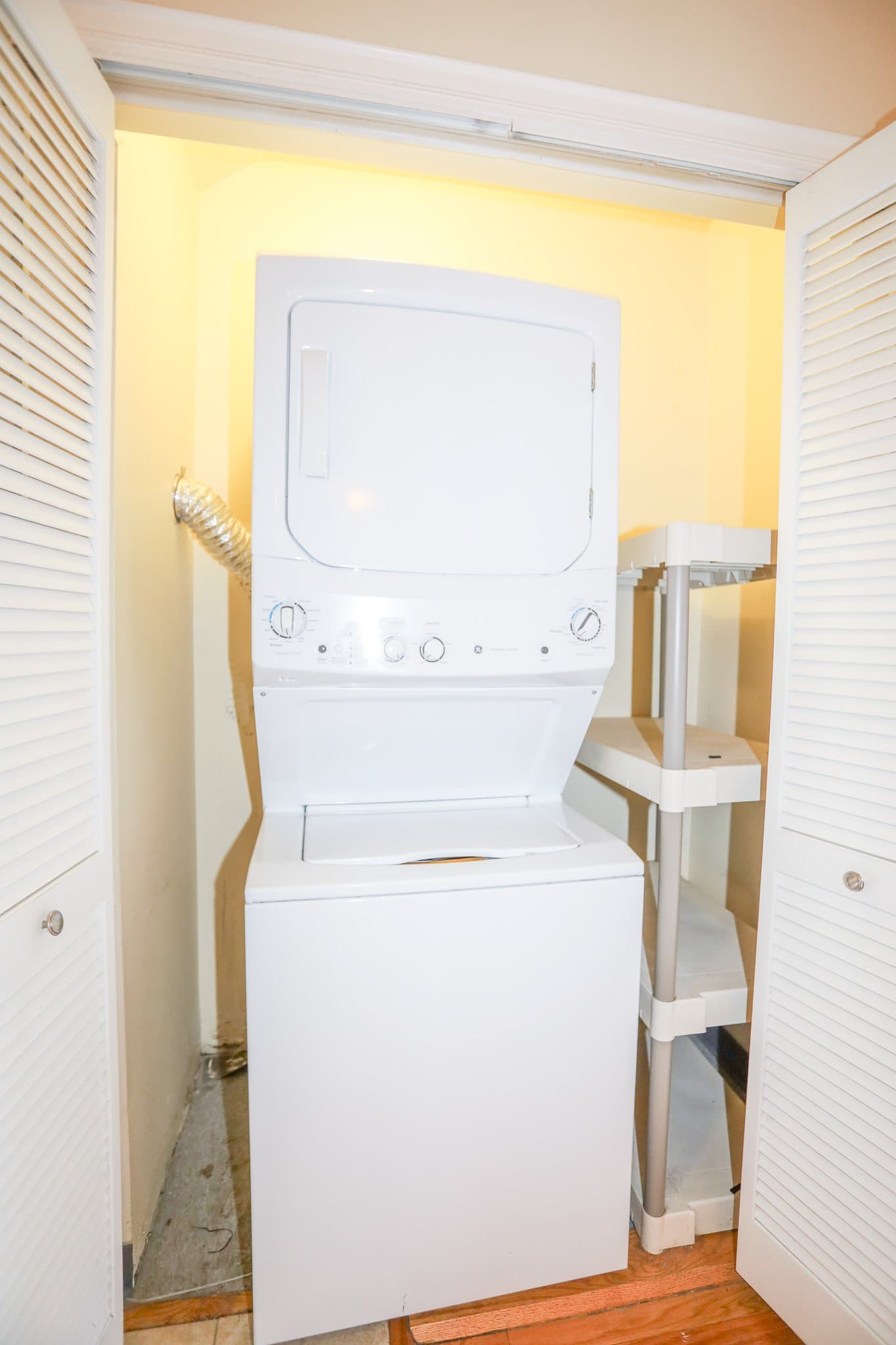 Chicago Apartment: 2050 Summerdale