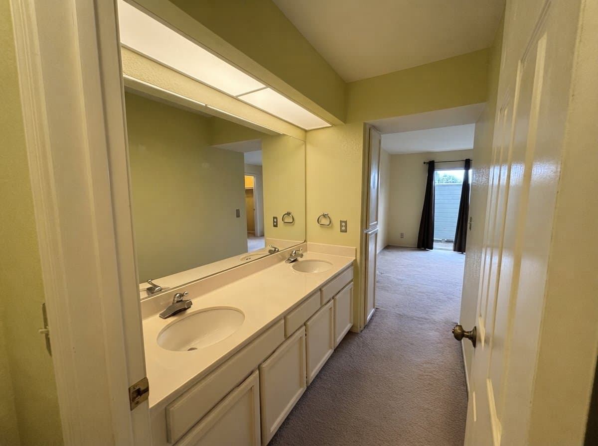 Daly City Condo: 1219 Cameron Ln