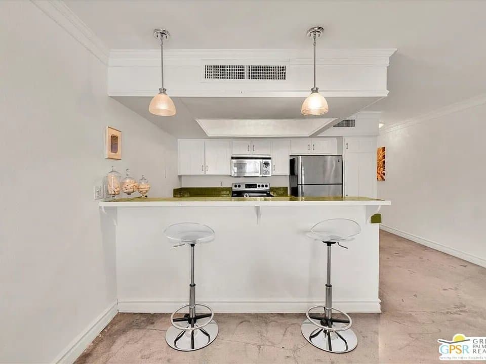Palm Springs Apartment: 1655 E Palm Canyon Dr Unit 609,