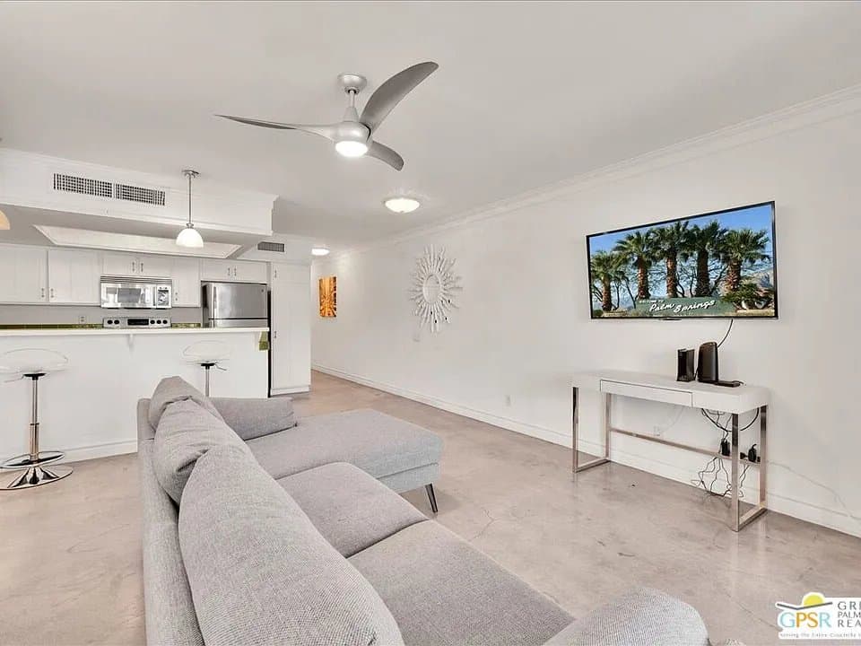 Palm Springs Apartment: 1655 E Palm Canyon Dr Unit 609,