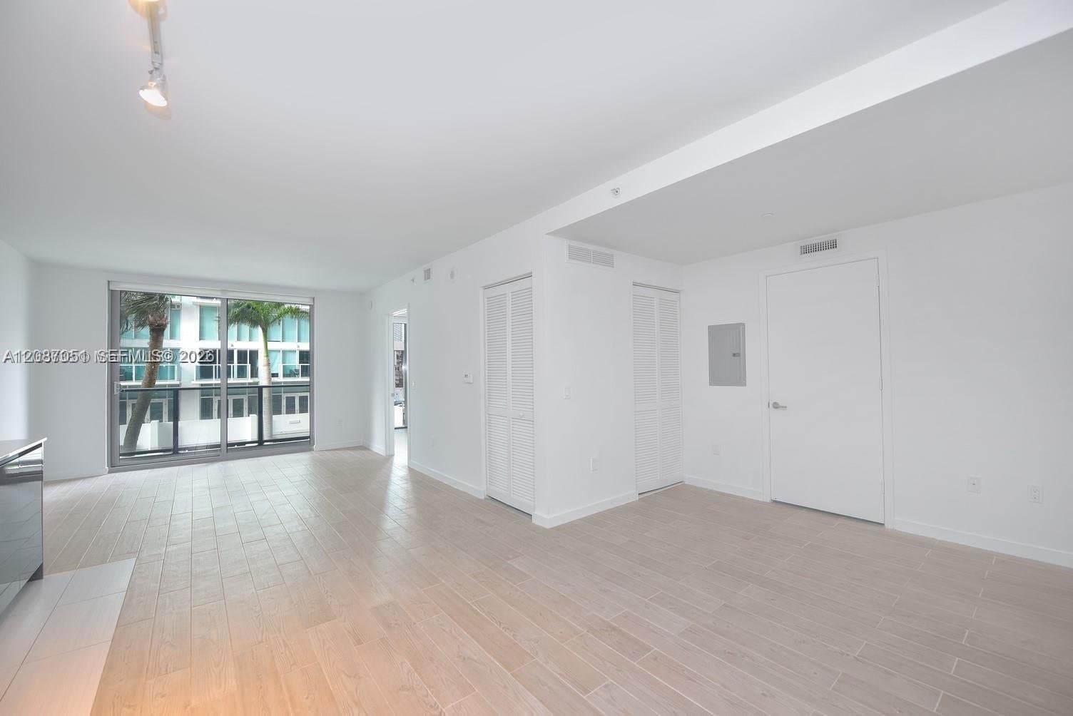 MIAMI Condo: 31 SE 6th St