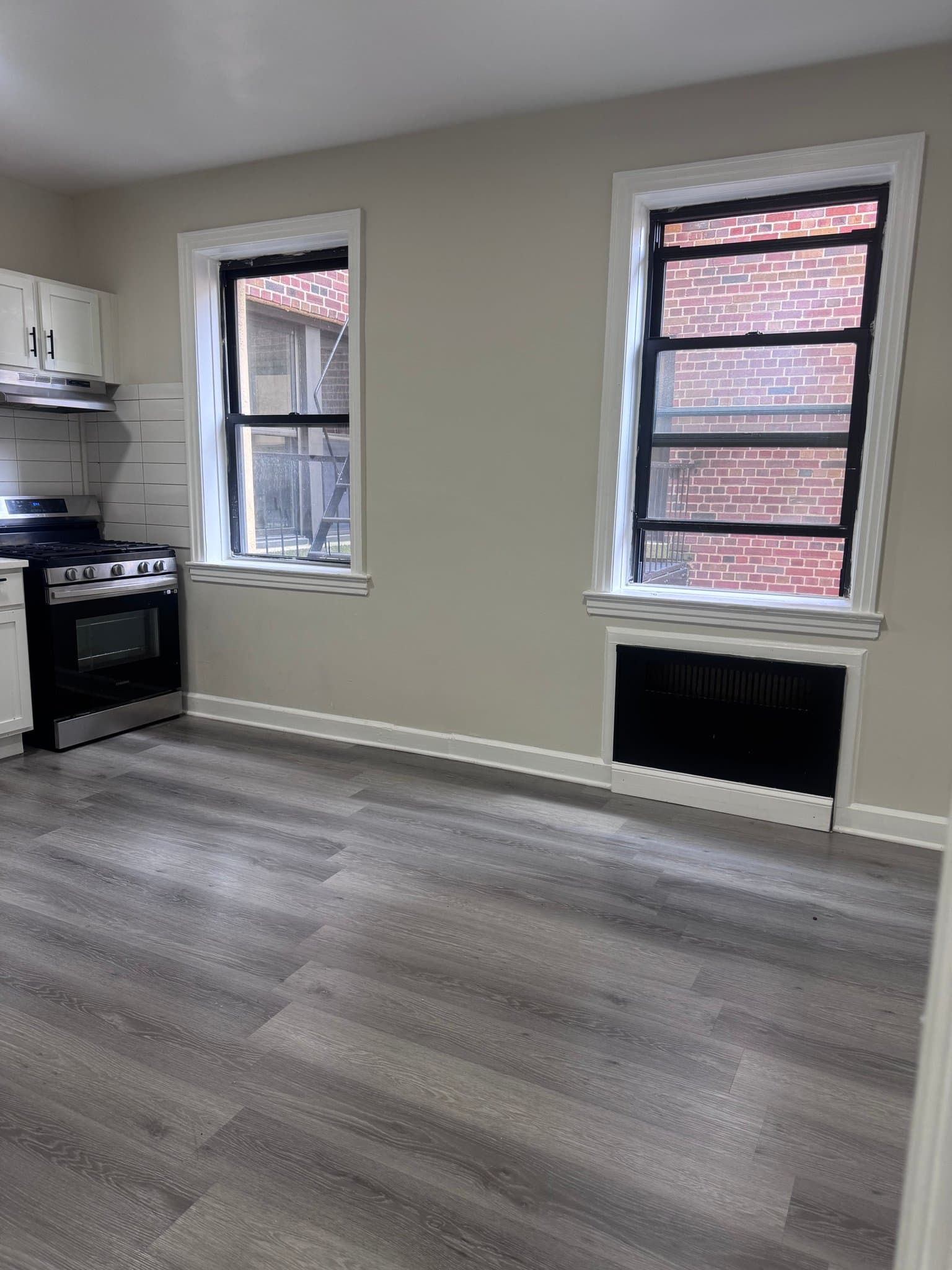 East Orange Apartment: 195 Prospect St