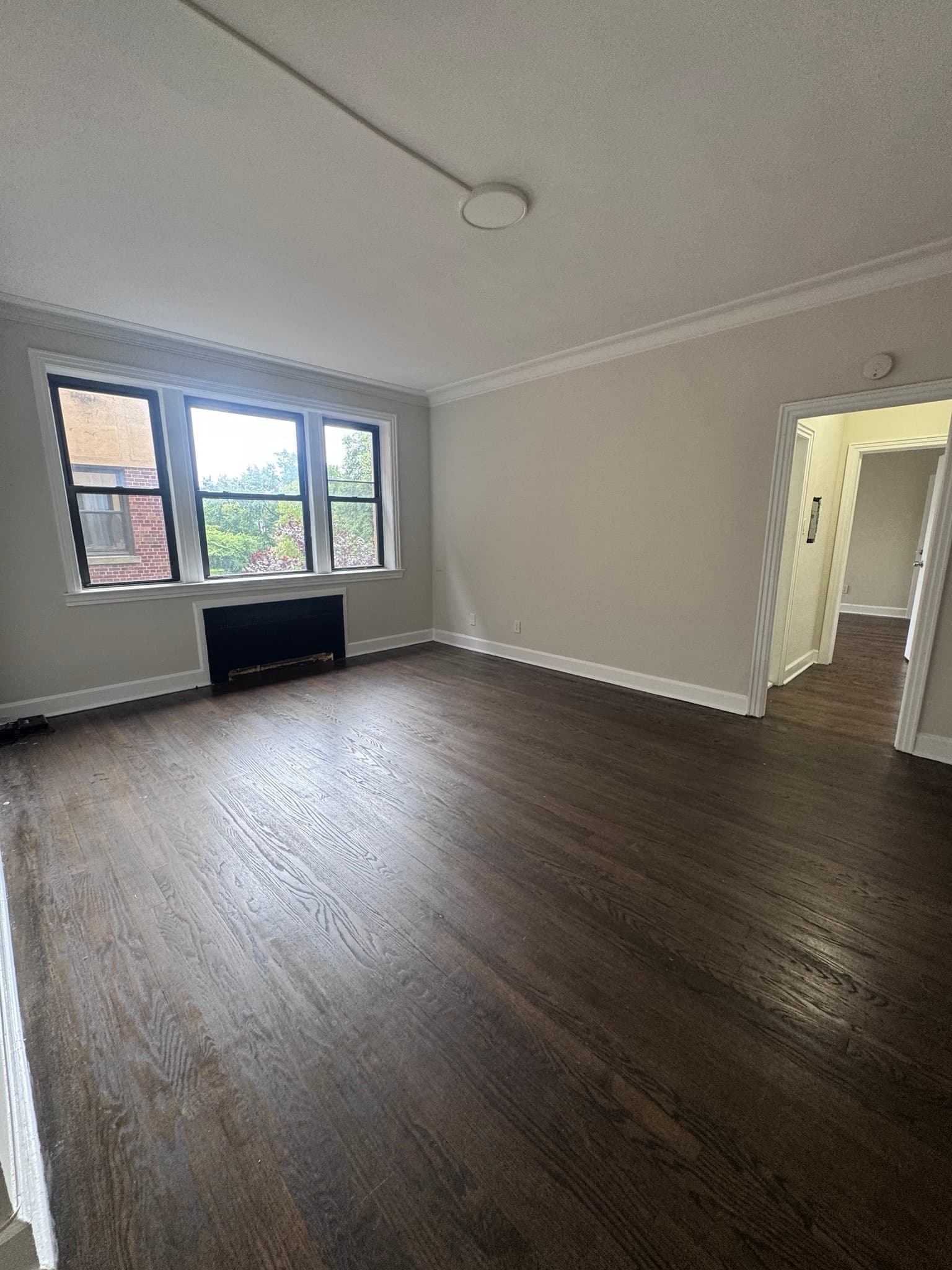 East Orange Apartment: 195 Prospect St