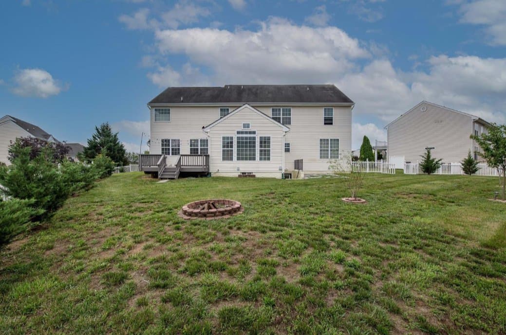 Martinsburg House: 73 Anthony Taylor Way