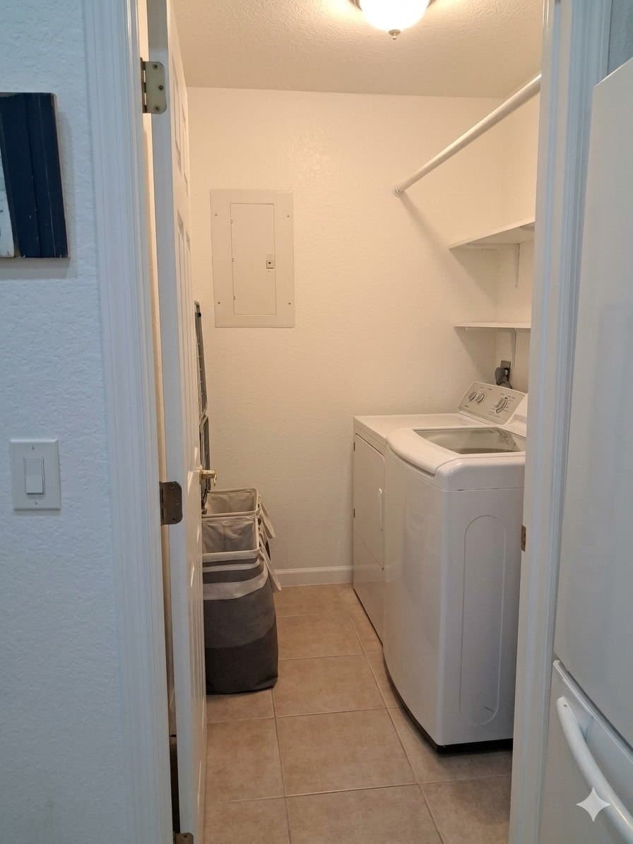 Jupiter Condo: 402 Lakewood dr