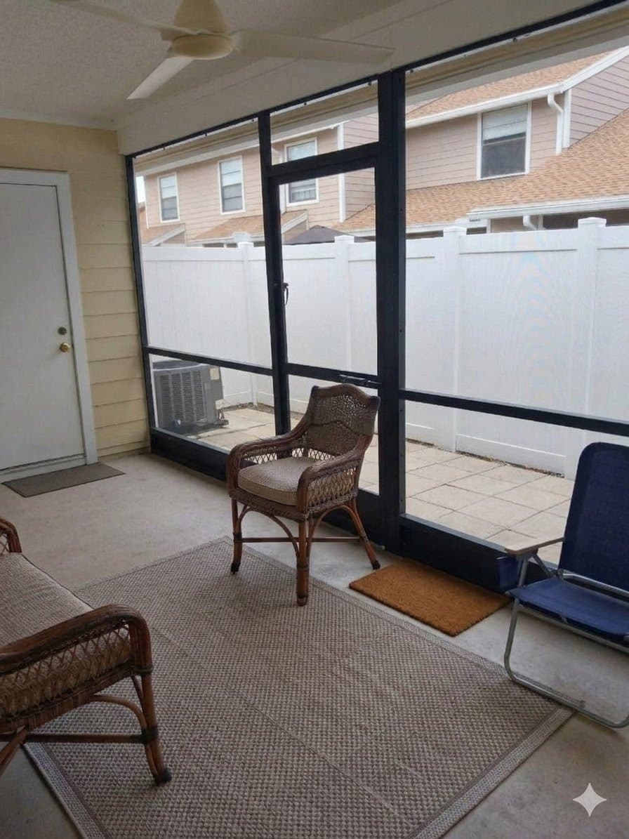Jupiter Condo: 402 Lakewood dr