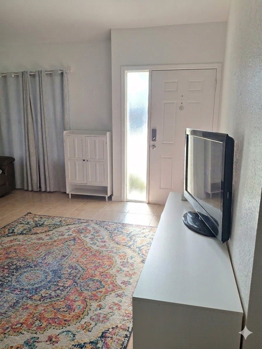 Jupiter Condo: 402 Lakewood dr
