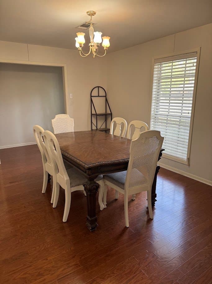 Monroe House: 2107 Oakmont Street