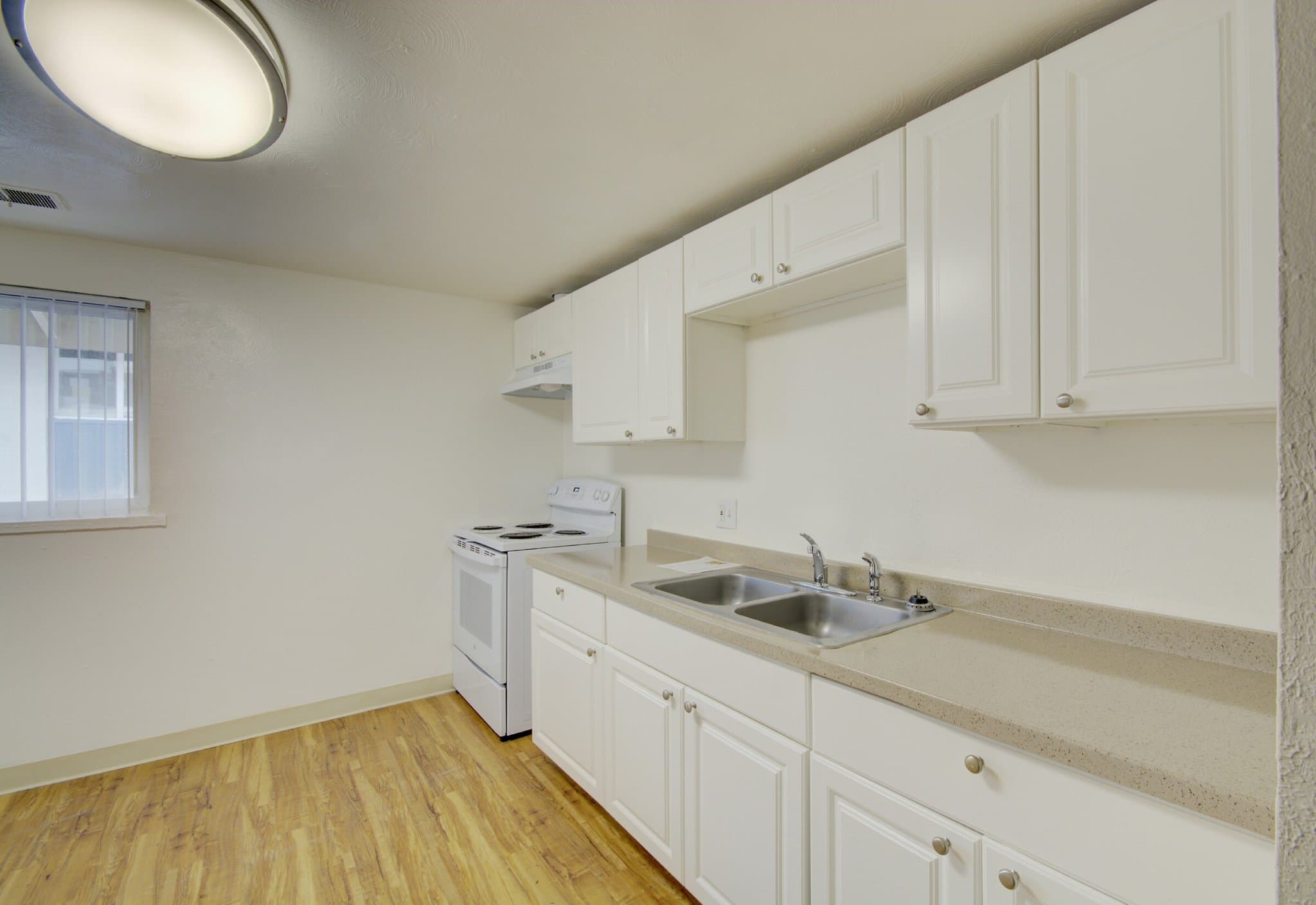 Lakewood Apartment: 8101-8195 W. 9th Ave