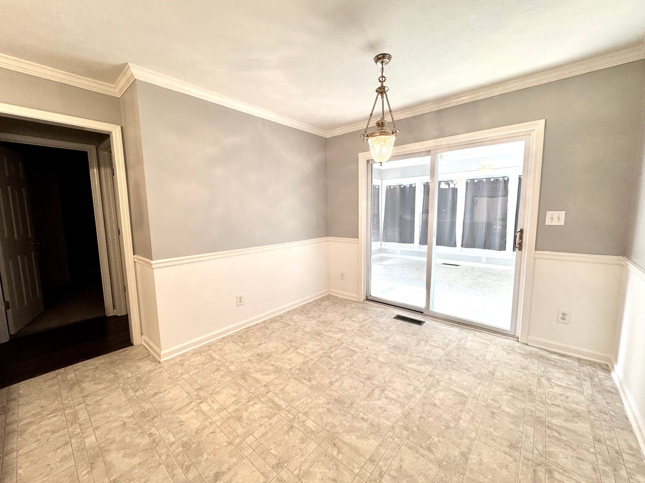 Smithville House: 467 Evergreen Cir