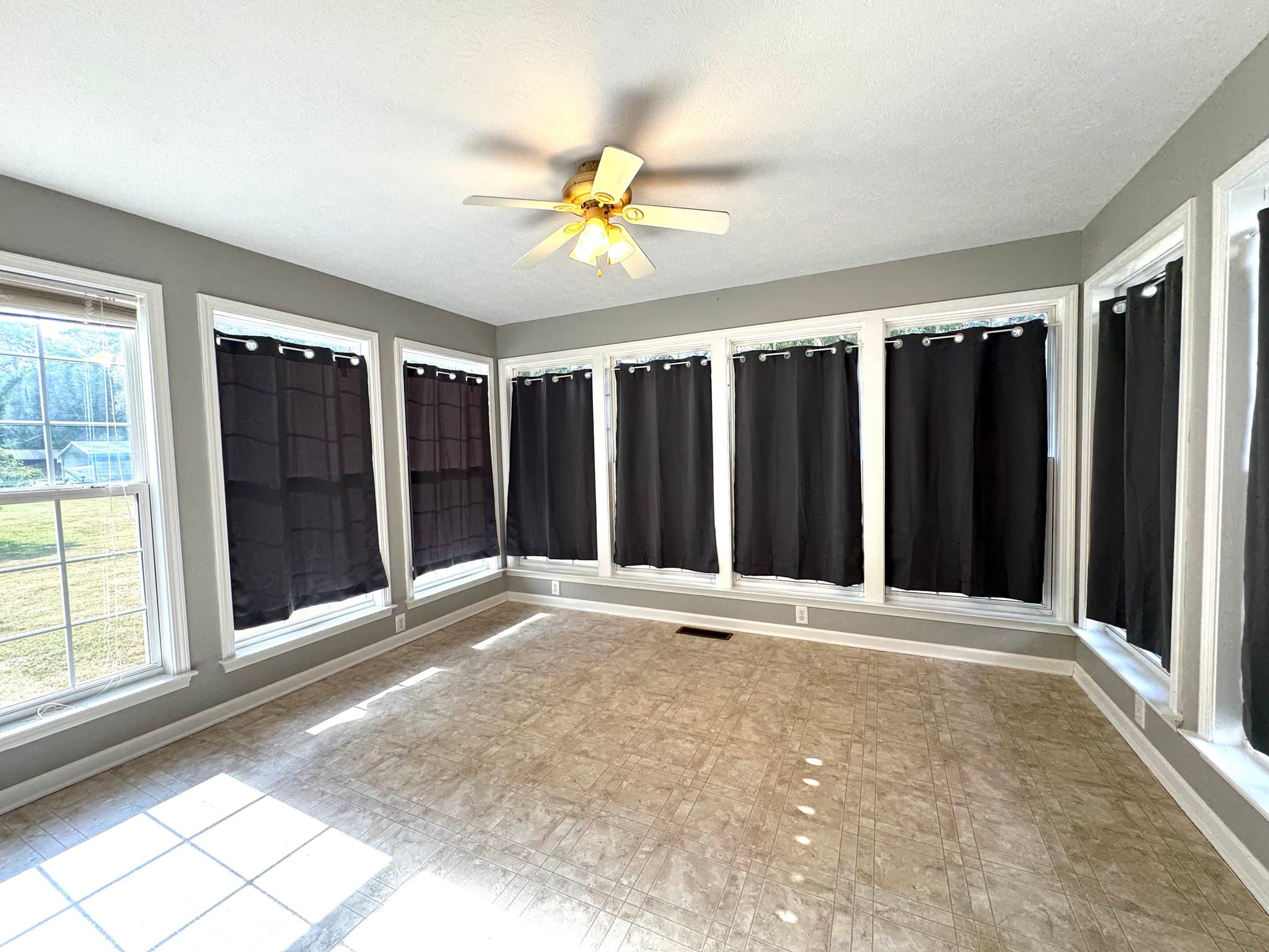 Smithville House: 467 Evergreen Cir