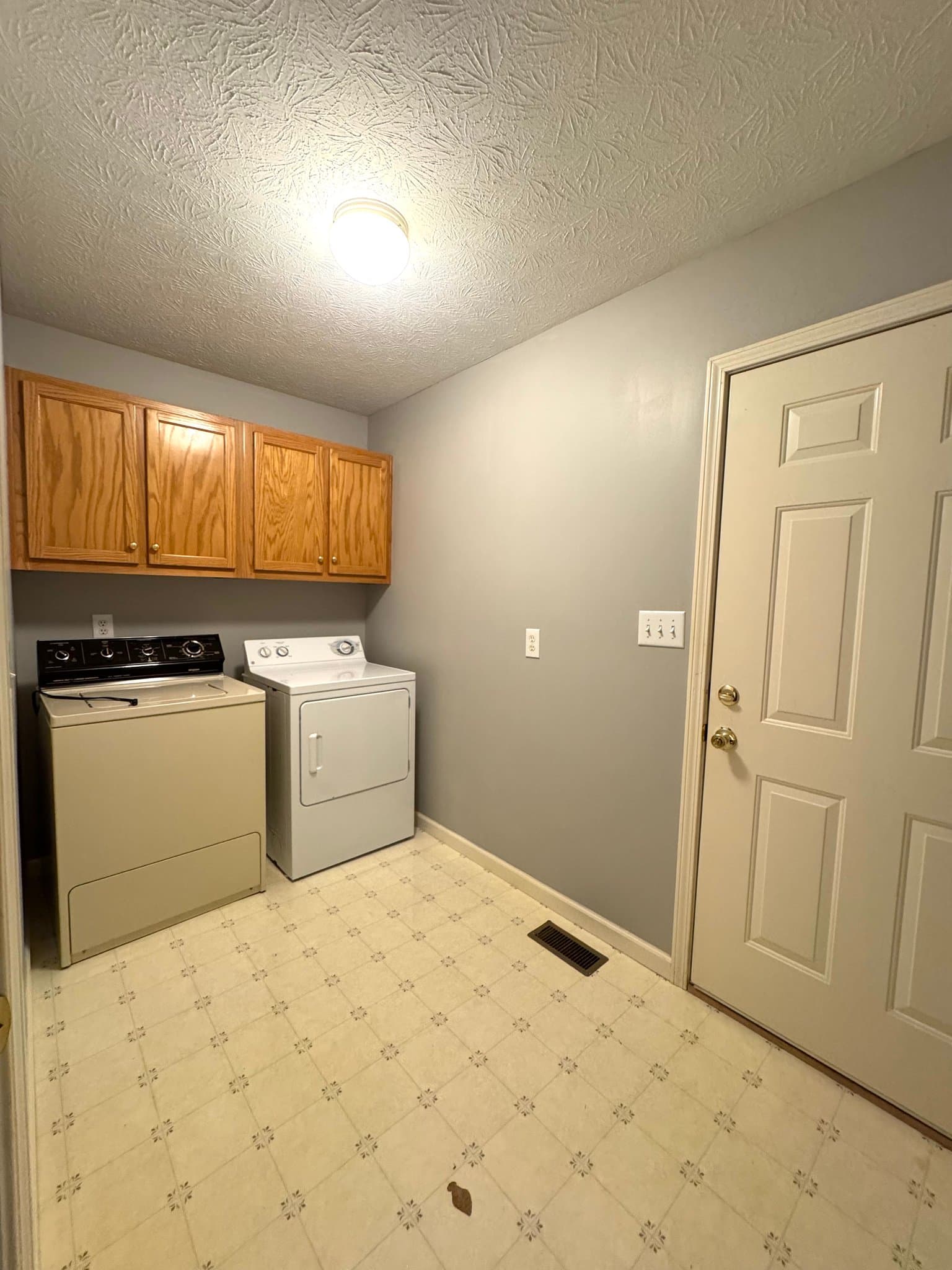 Smithville House: 467 Evergreen Cir