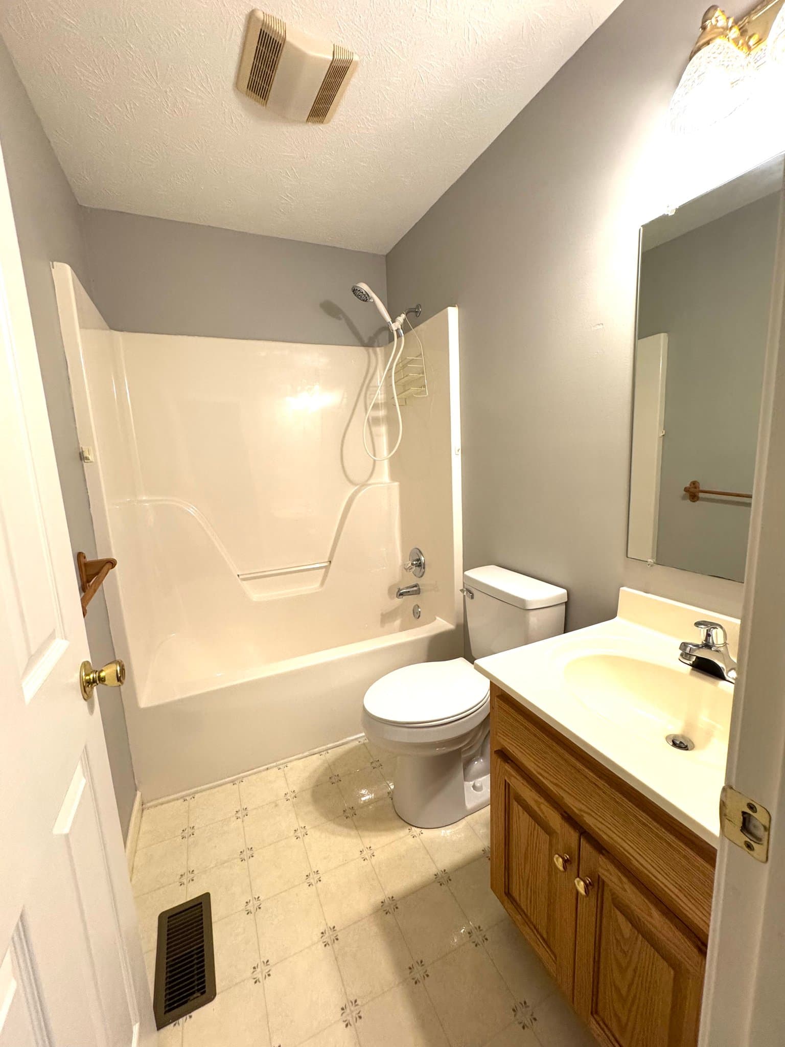 Smithville House: 467 Evergreen Cir