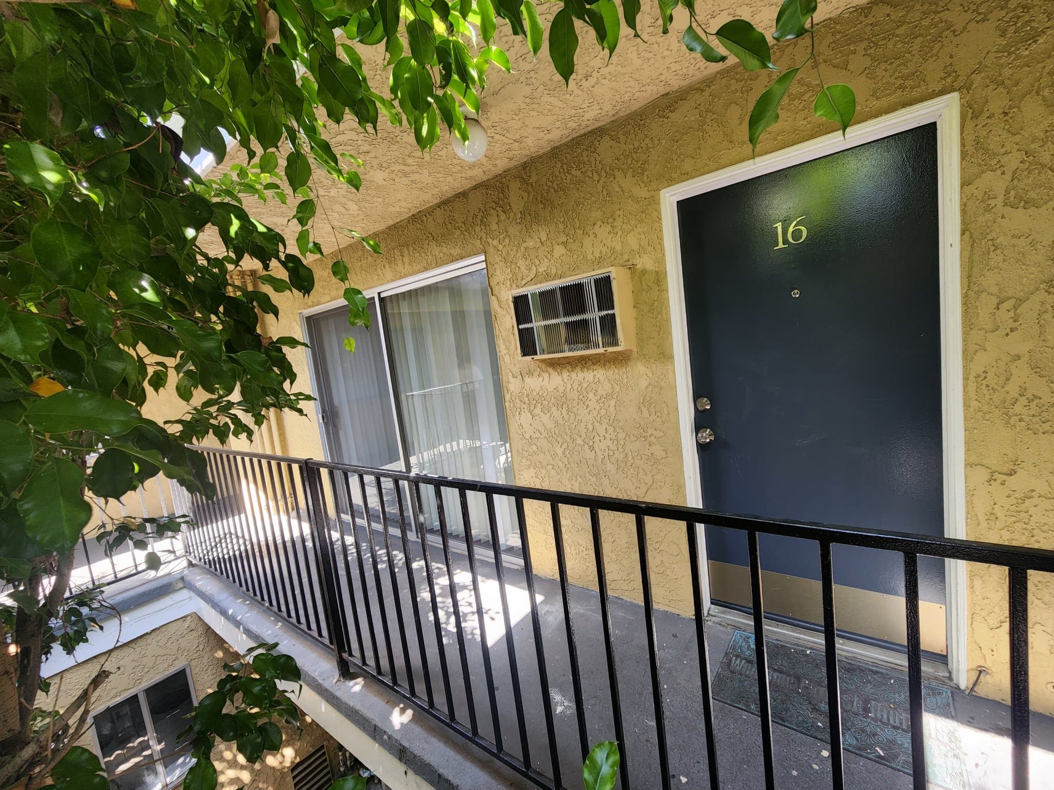 North Hollywood Apartment: 12745 Vanowen Street