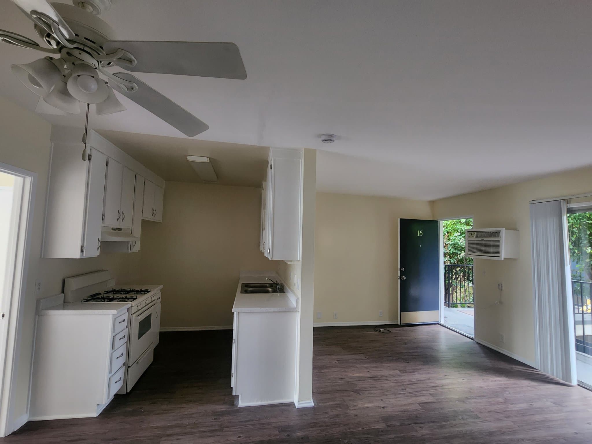 North Hollywood Apartment: 12745 Vanowen Street