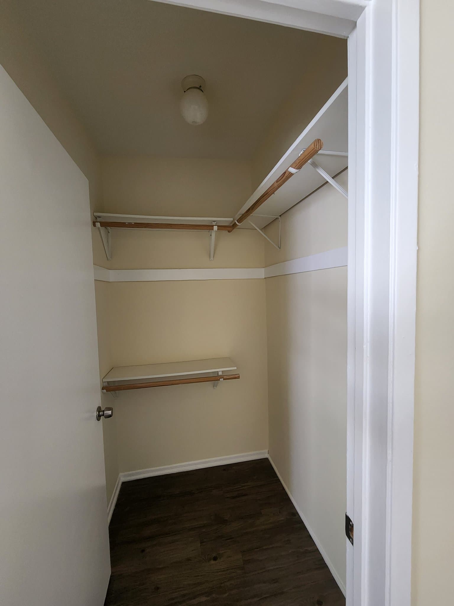 North Hollywood Apartment: 12745 Vanowen Street