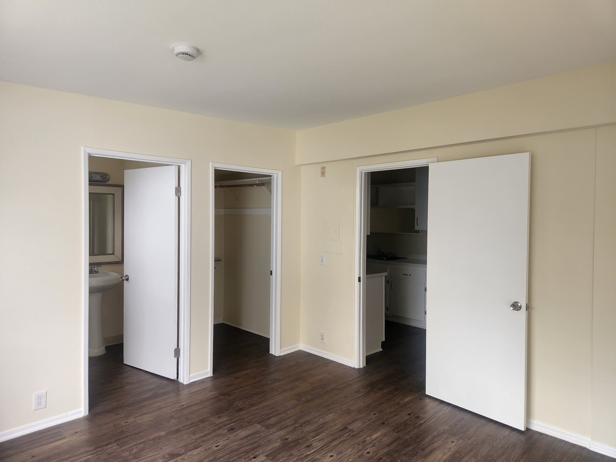 North Hollywood Apartment: 12745 Vanowen Street