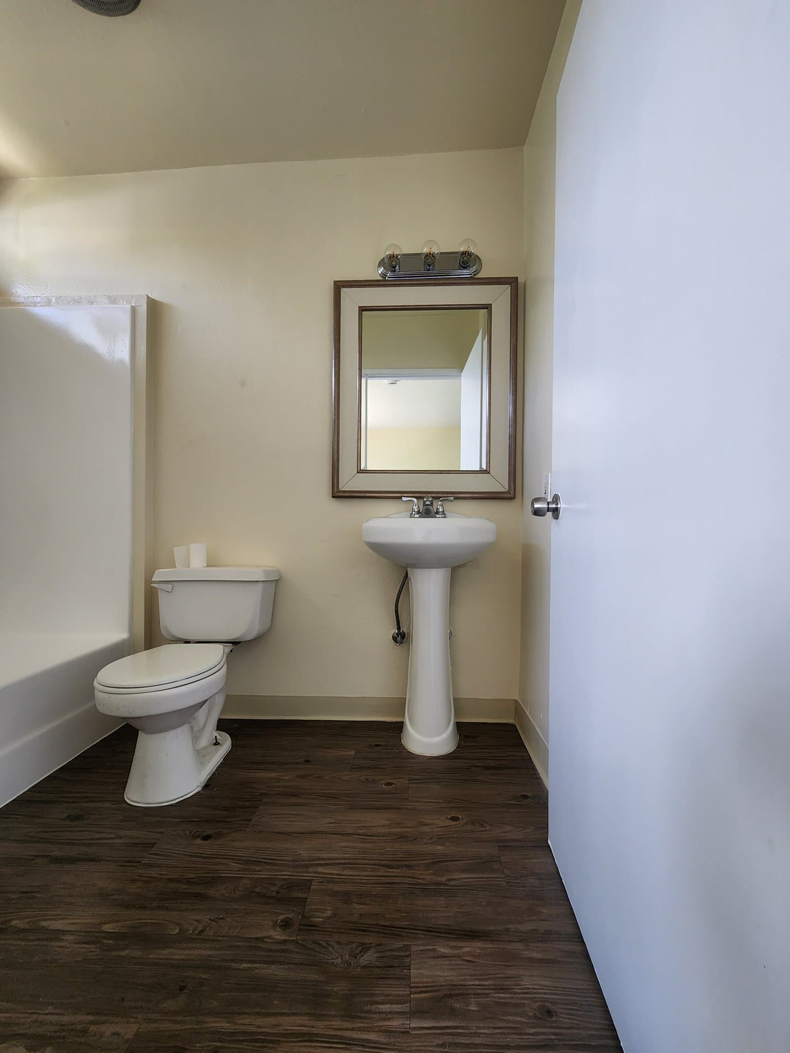 North Hollywood Apartment: 12745 Vanowen Street