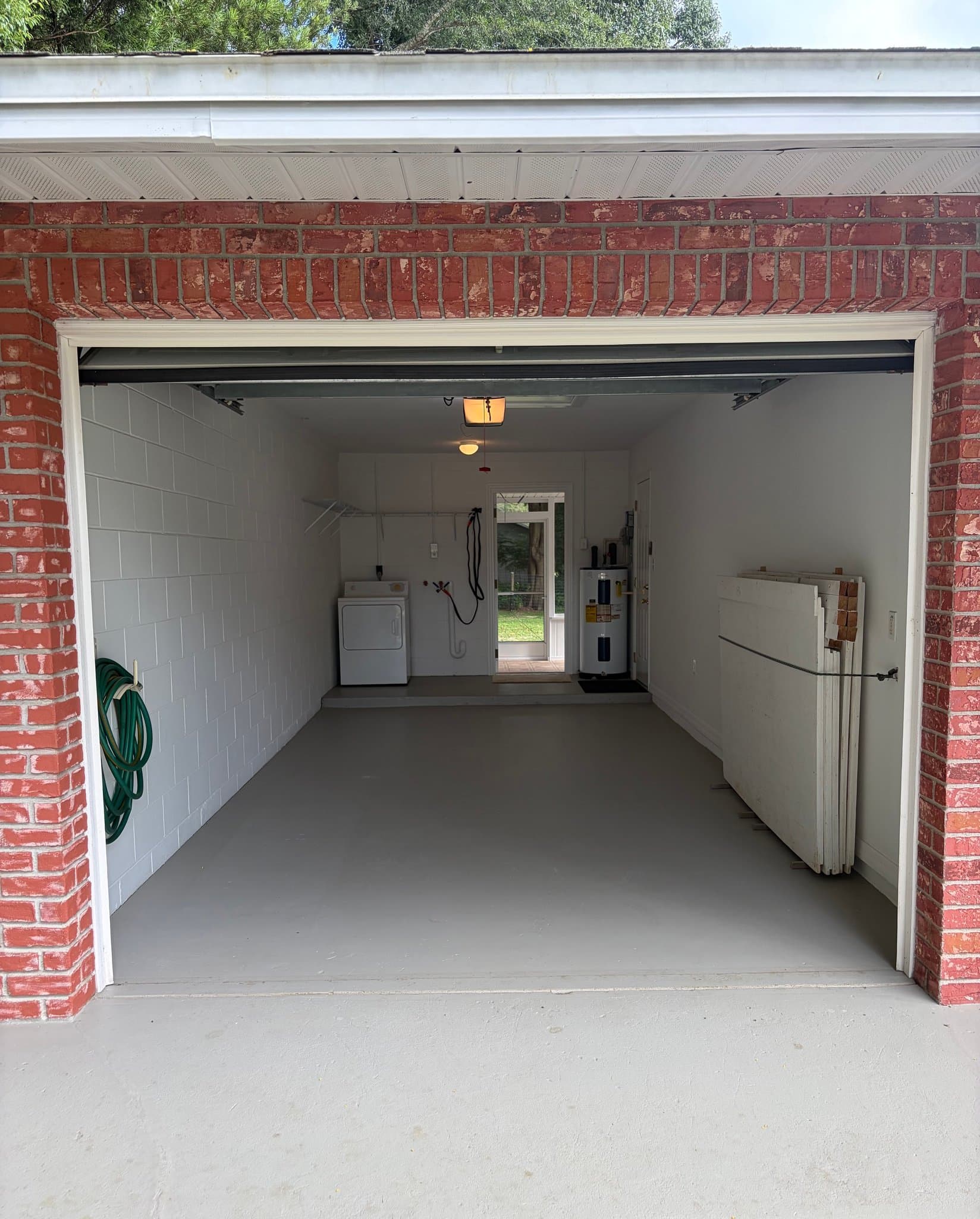 Minneola House: 102 E Chester St