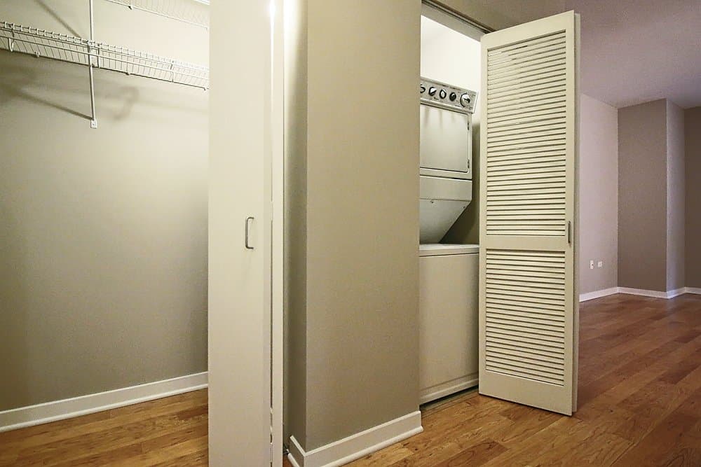 Chicago Condo: 182 North Garland Ave