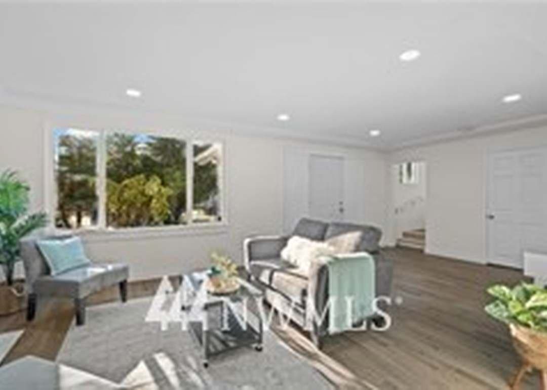 Tacoma House: 815 S 96th St