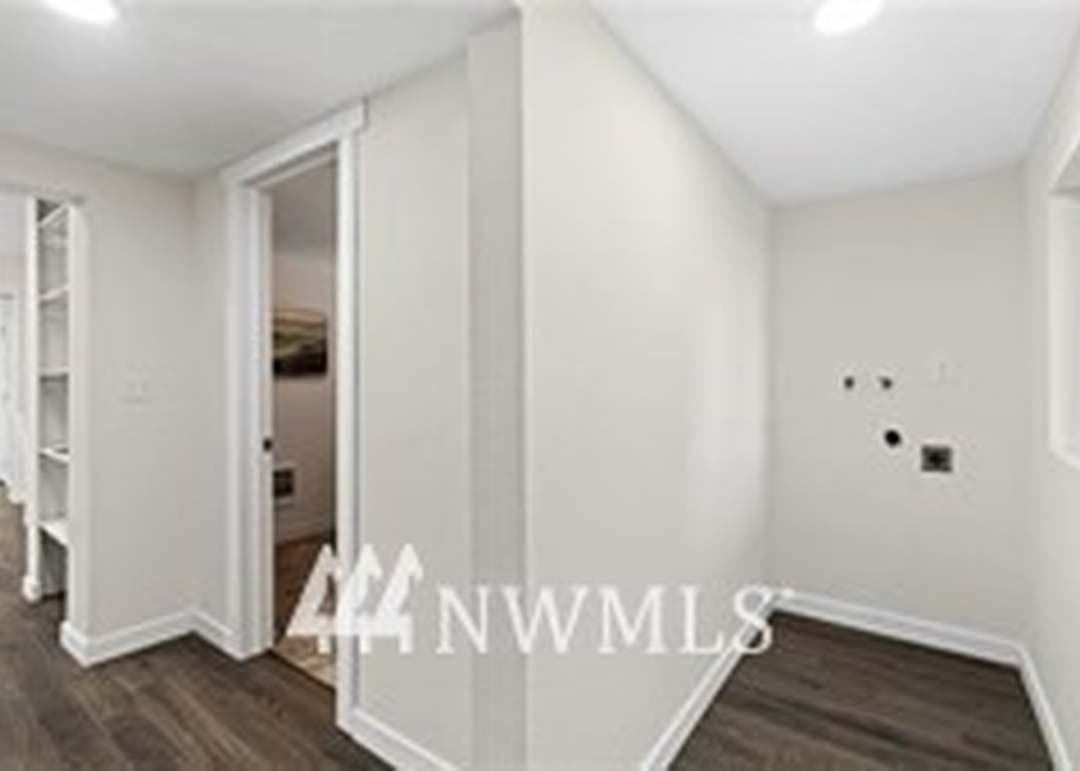 Tacoma House: 815 S 96th St