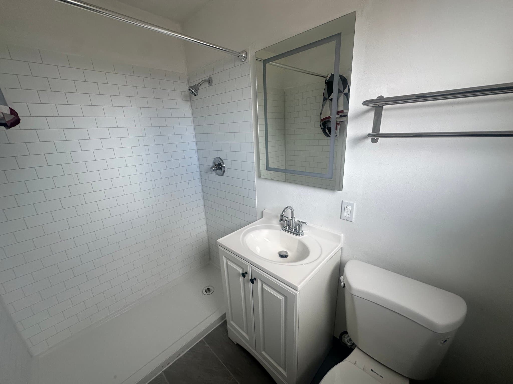 Holbrook Apartment: 310 W Hopi Dr